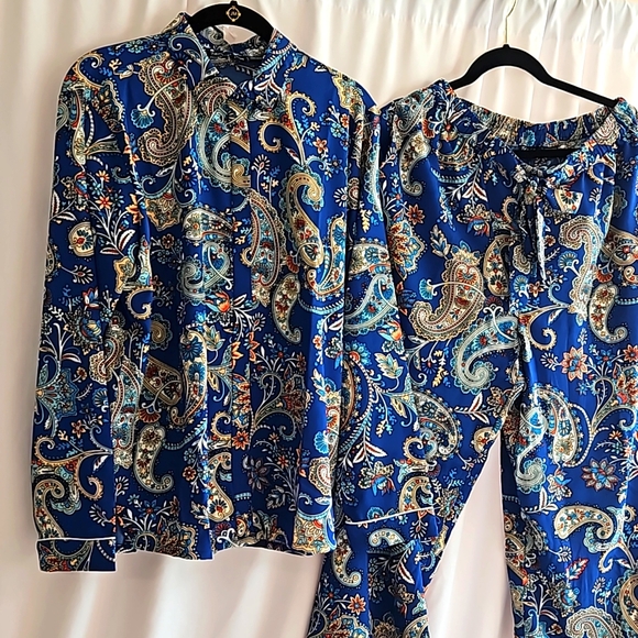 Tolani Other - Tolani Collection 2 piece Zadie Blue Paisley lounge wear pajamas